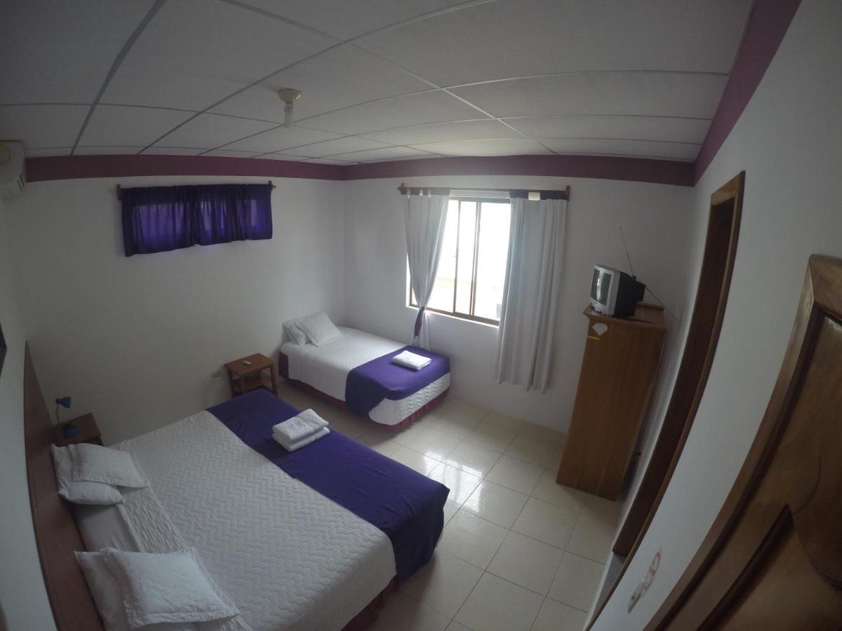 Hotel La Gran Tortuga - ᯤ Starlink Puerto Villamil Kültér fotó
