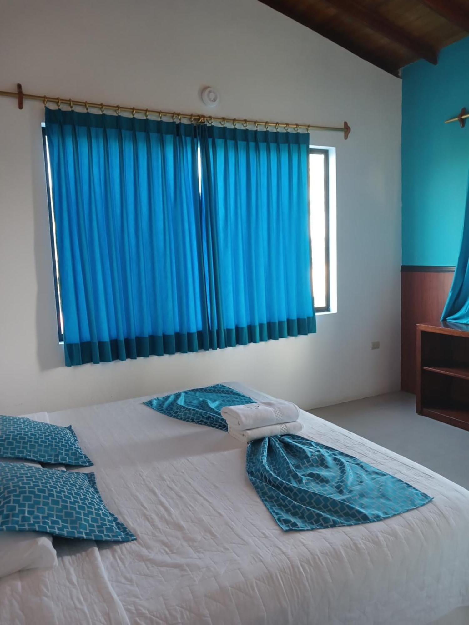 Hotel La Gran Tortuga - ᯤ Starlink Puerto Villamil Kültér fotó