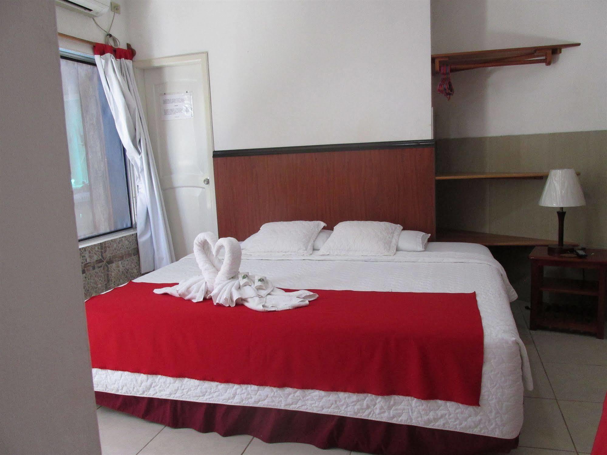 Hotel La Gran Tortuga - ᯤ Starlink Puerto Villamil Kültér fotó