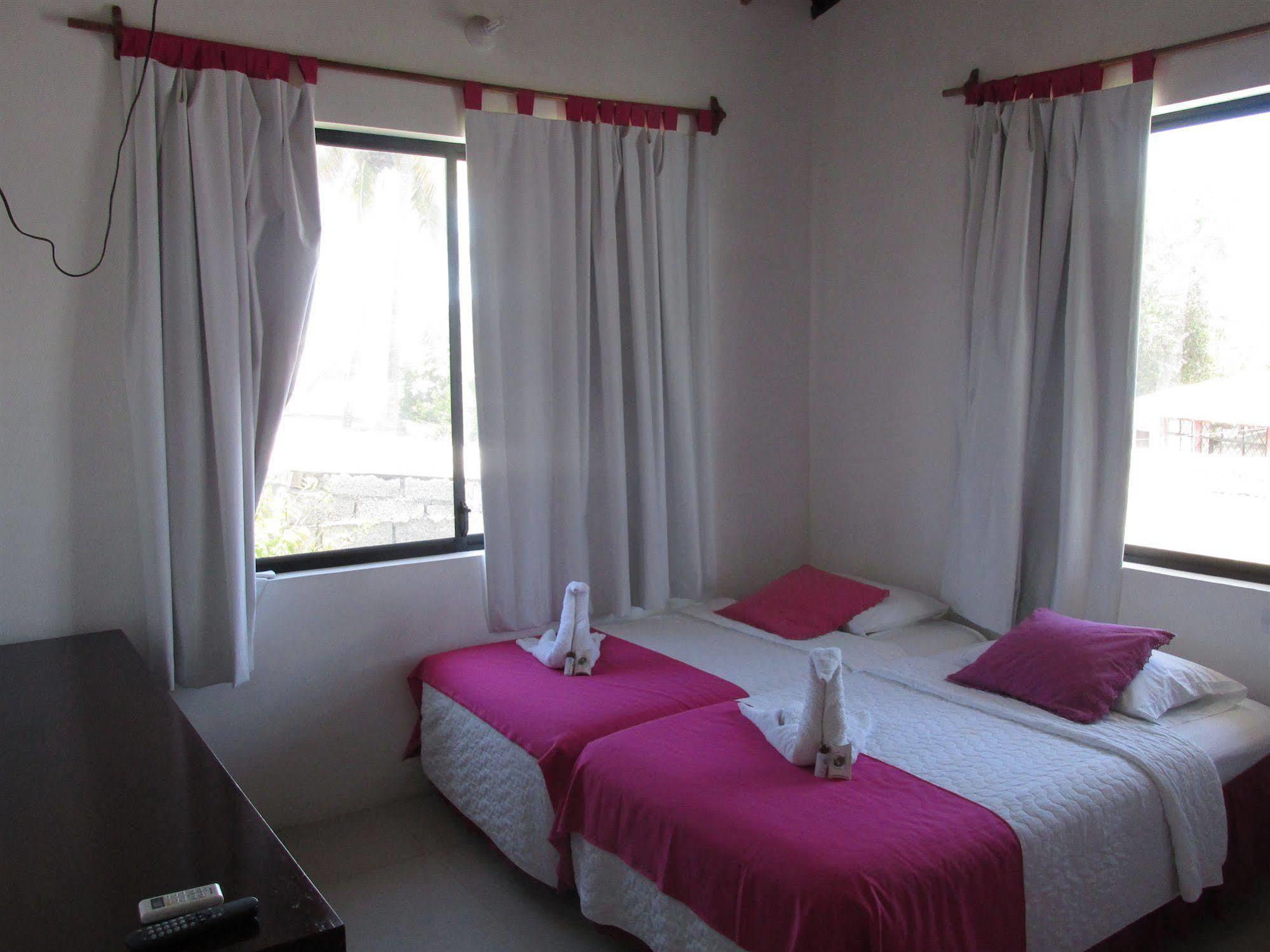 Hotel La Gran Tortuga - ᯤ Starlink Puerto Villamil Kültér fotó