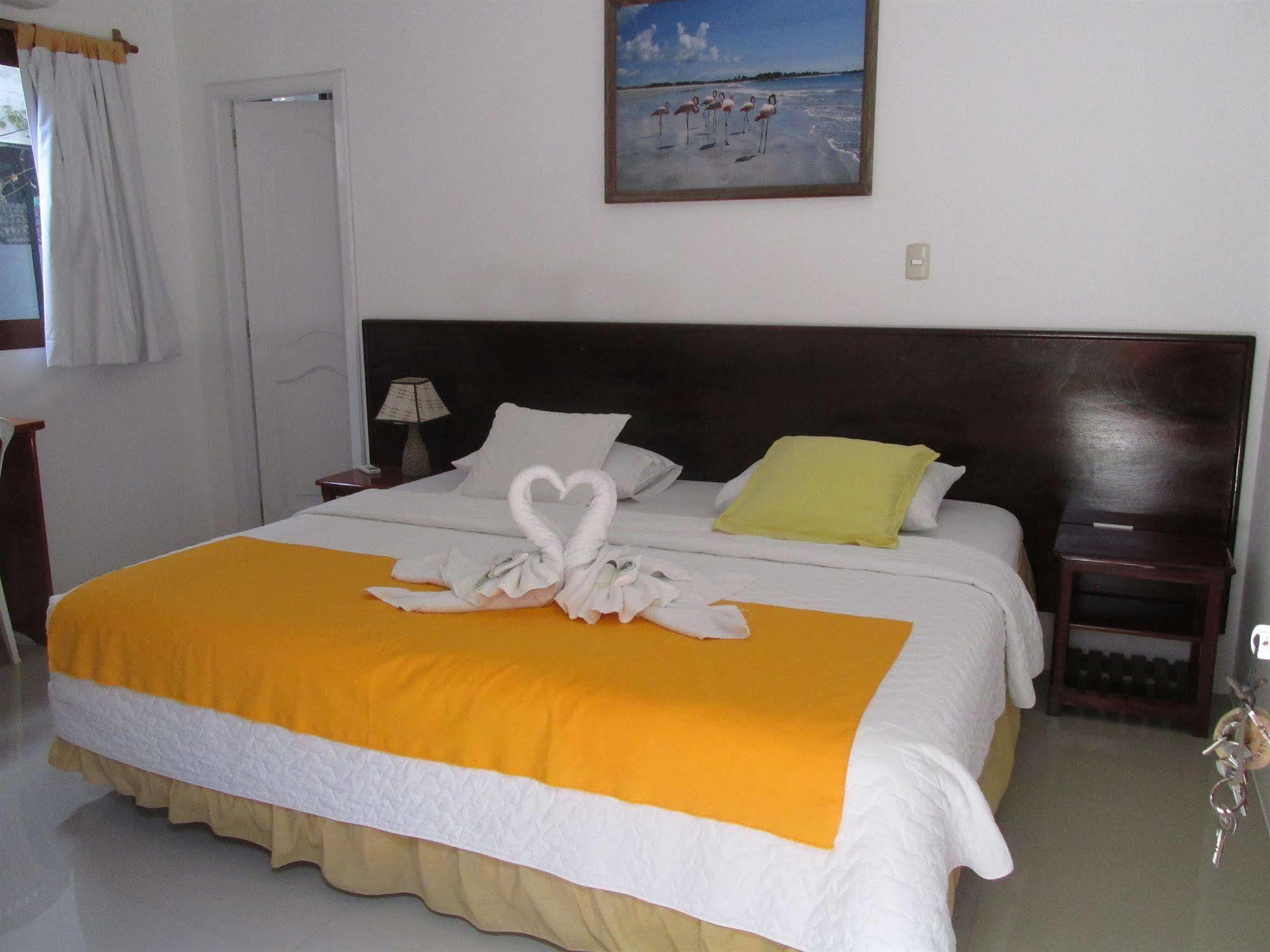 Hotel La Gran Tortuga - ᯤ Starlink Puerto Villamil Kültér fotó